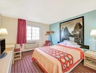 Super 8 By Wyndham San Antonio/Fiesta Hotel Eksteriør billede